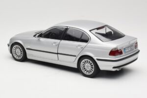 BMW 330i E46 Ασημί UT 1:18 80430302328 Μέταλλο - εικόνα 7 από 8