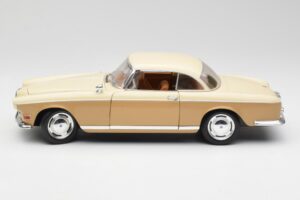 BMW 503 Μπεζ Revell 1:18 8832 Μέταλλο - εικόνα 4 από 8