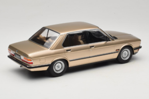 BMW 520i E28 Gold Metallic IXO 1:18 18CMC184 Μέταλλο - εικόνα 2 από 6