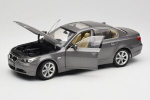 BMW 530i E60 Grey Metallic Revell 1:18 08841 Μέταλλο - εικόνα 2 από 8
