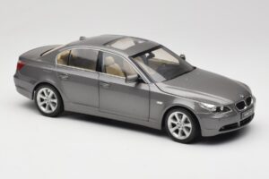 BMW 530i E60 Grey Metallic Revell 1:18 08841 Μέταλλο - εικόνα 6 από 8