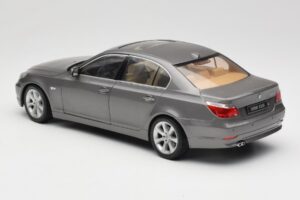 BMW 530i E60 Grey Metallic Revell 1:18 08841 Μέταλλο - εικόνα 7 από 8