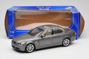 BMW 530i E60 Grey Metallic Revell 1:18 08841 Μέταλλο - εικόνα 8 από 8