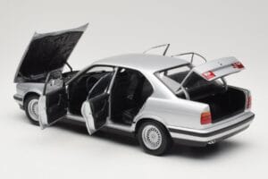 BMW 535i E34 Ασημί Minichamps 1:18 100024005 Μέταλλο - εικόνα 5 από 8