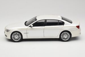 BMW 7 Series F02 760Li Brilliant White Kyosho 1:18 08783BRW Μέταλλο - εικόνα 4 από 8