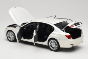 BMW 7 Series F02 760Li Brilliant White Kyosho 1:18 08783BRW Μέταλλο - εικόνα 5 από 8