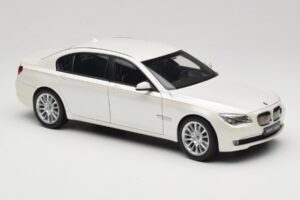 BMW 7 Series F02 760Li Brilliant White Kyosho 1:18 08783BRW Μέταλλο - εικόνα 6 από 8