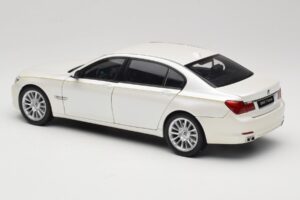 BMW 7 Series F02 760Li Brilliant White Kyosho 1:18 08783BRW Μέταλλο - εικόνα 7 από 8