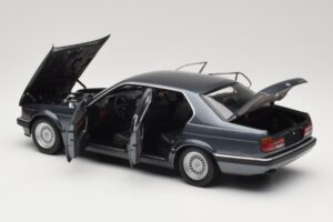 BMW 730i E32 Grey Metallic Minichamps 1:18 100023005 Μέταλλο - εικόνα 5 από 8
