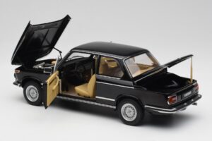 BMW 2002 L E10 Μαύρο AUTOart 1:18 70603 Μέταλλο - εικόνα 5 από 8