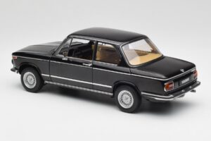BMW 2002 L E10 Μαύρο AUTOart 1:18 70603 Μέταλλο - εικόνα 7 από 8