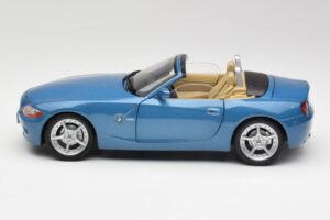 BMW Z4 E85 Maldives Blue Bburago 1:18 34046BLUE Μέταλλο - εικόνα 4 από 8