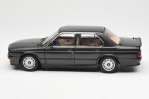 BMW M535i E28 Diamond Μαύρο AUTOart 1:18 75162 Μέταλλο - εικόνα 4 από 8
