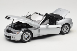BMW Z3 Roadster 1.8 Ασημί Έκδοση Αντιπροσώπου UT Models 1:18 80439411712 Μέταλλο - εικόνα 2 από 8