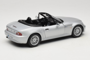 BMW Z3 Roadster 1.8 Ασημί Έκδοση Αντιπροσώπου UT Models 1:18 80439411712 Μέταλλο - εικόνα 3 από 8