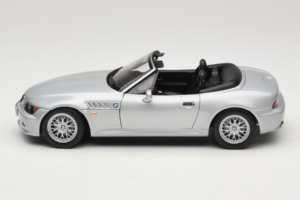 BMW Z3 Roadster 1.8 Ασημί Έκδοση Αντιπροσώπου UT Models 1:18 80439411712 Μέταλλο - εικόνα 4 από 8