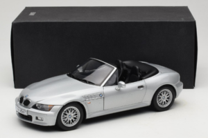BMW Z3 Roadster 1.8 Ασημί Έκδοση Αντιπροσώπου UT Models 1:18 80439411712 Μέταλλο - εικόνα 8 από 8