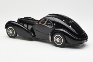 Bugatti 57SC Atlantic Μαύρο CMC 1:18 M-085 Μέταλλο - εικόνα 5 από 6