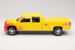 Chevrolet C2500 Silverado Pussy Wagon From Kill Bill Κίτρινο GreenLight 1:18 19015 Μέταλλο - εικόνα 3 από 6