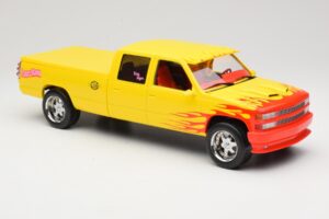 Chevrolet C2500 Silverado Pussy Wagon From Kill Bill Κίτρινο GreenLight 1:18 19015 Μέταλλο - εικόνα 4 από 6