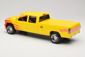 Chevrolet C2500 Silverado Pussy Wagon From Kill Bill Κίτρινο GreenLight 1:18 19015 Μέταλλο - εικόνα 5 από 6