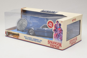 Chevrolet Camaro Z28 Stranger Things With Collectible Coin Metals Diecast 1:24 31110 Μέταλλο - εικόνα 3 από 3