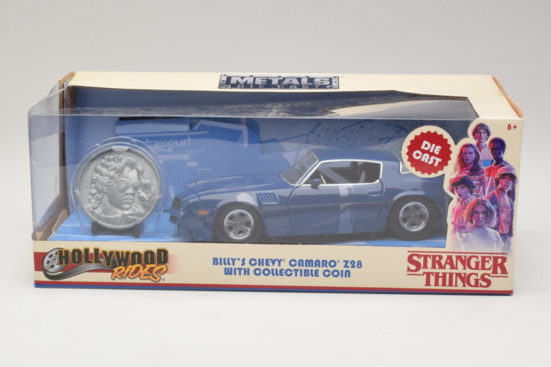 Chevrolet Camaro Z28 Stranger Things With Collectible Coin Metals Diecast 1:24 31110 Μέταλλο