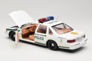 Chevrolet Caprice Metro Dade Αστυνομία UT Models 1:18 21024 Μέταλλο - εικόνα 5 από 8