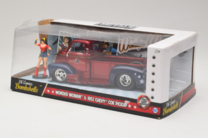 Chevrolet COE Pickup Wonder Woman With Figure Metals Diecast 1:24 30453 Μέταλλο - εικόνα 3 από 3