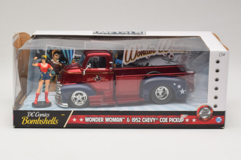Chevrolet COE Pickup Wonder Woman With Figure Metals Diecast 1:24 Chevrolet COE Pickup Wonder Woman With Figure Metals Diecast 1:24 30453 Μέταλλο