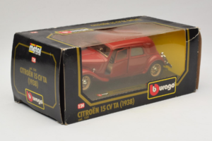 Citroen 15CV TA Κόκκινο Bburago 1:24 1501 Μέταλλο - εικόνα 2 από 3