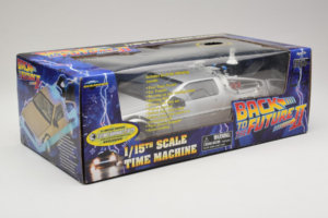 DeLorean DMC-12 Time Machine Back to the Future II Diamond 1:15 210123 Μέταλλο - εικόνα 2 από 3