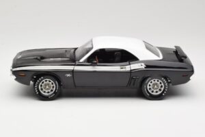 Dodge Challenger R/T Μαύρο & Λευκό ERTL 1:18 36549 Μέταλλο - εικόνα 4 από 8