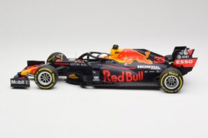 Aston Martin Red Bull Racing RB16 #33 M. Verstappen Abu Dhabi GP Winner 2020 Minichamps 1:18 110201733 Μέταλλο - εικόνα 3 από 7