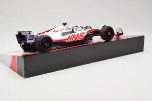 Haas VF-22 #20 K. Magnussen Pole Position Brazil GP 2022 Minichamps 1:18 147222120 Μέταλλο - εικόνα 3 από 7