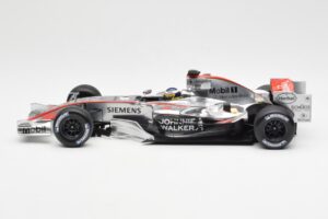 McLaren Mercedes MP4-21 P. de la Rosa F1 Showcar 2006 Minichamps 1:18 B66962346 Μέταλλο - εικόνα 3 από 6
