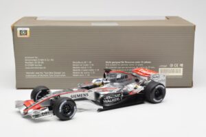 McLaren Mercedes MP4-21 P. de la Rosa F1 Showcar 2006 Minichamps 1:18 B66962346 Μέταλλο - εικόνα 6 από 6