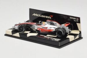 McLaren Mercedes MP4-23 #22 L. Hamilton Race Car 2008 Minichamps 1:43 530084322 Μέταλλο - εικόνα 3 από 5