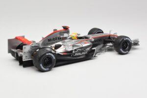 McLaren MP4-25 Mercedes #2 L. Hamilton Showcar 2010 Minichamps 1:18 110100006-R1 Μέταλλο - εικόνα 2 από 6