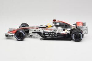 McLaren MP4-25 Mercedes #2 L. Hamilton Showcar 2010 Minichamps 1:18 110100006-R1 Μέταλλο - εικόνα 3 από 6
