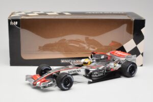 McLaren MP4-25 Mercedes #2 L. Hamilton Showcar 2010 Minichamps 1:18 110100006-R1 Μέταλλο - εικόνα 6 από 6