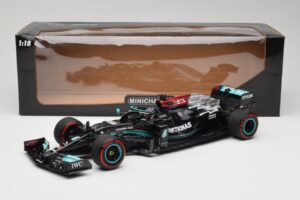 Mercedes AMG W12 Petronas #44 L. Hamilton Spanish GP 100th Pole 2021 Minichamps 1:18 110210444 Ρητίνη - εικόνα 7 από 7