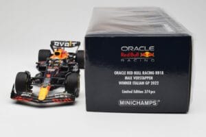 Oracle Red Bull Racing RB18 #1 M. Verstappen Winner Italian GP 2022 Minichamps 1:18 110221601 Μέταλλο - εικόνα 6 από 7