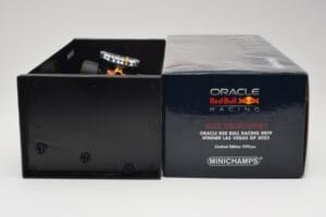 Oracle Red Bull Racing RB19 #33 M. Verstappen Las Vegas GP Winner 2023 Minichamps 1:18 110232201 Ρητίνη - εικόνα 6 από 7