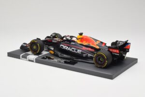 Oracle Red Bull Racing RB18 #33 M. Verstappen Belgian GP 2022 Minichamps 1:18 113221401 Ρητίνη - εικόνα 5 από 7