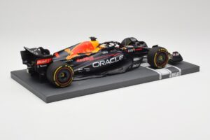 Oracle Red Bull Racing RB18 #33 M. Verstappen Mexican GP 2022 Minichamps 1:18 113222001 Ρητίνη - εικόνα 3 από 7