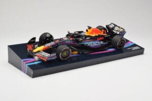 Oracle Red Bull Racing RB19 #33 M. Verstappen Miami GP 2023 Case Edition Minichamps 1:18 113233501 Ρητίνη - εικόνα 2 από 7