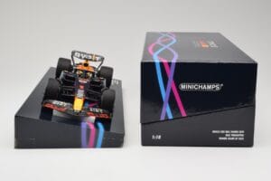 Oracle Red Bull Racing RB19 #33 M. Verstappen Miami GP 2023 Case Edition Minichamps 1:18 113233501 Ρητίνη - εικόνα 6 από 7