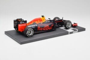 Red Bull RB12 #33 M. Verstappen Spain GP Winner 2016 Minichamps 1:18 117160333 Μέταλλο - εικόνα 3 από 7