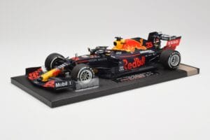 Red Bull RB16 #33 M. Verstappen Red Bull Racing 70th Anniversary GP Winner 2020 Minichamps 1:18 113200533-M1 Ρητίνη - εικόνα 2 από 7